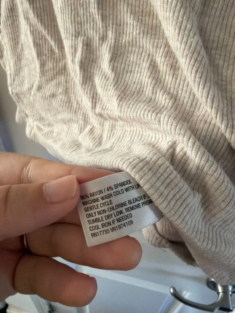Universal Thread Beige Crop Top - Picture 3 of 4